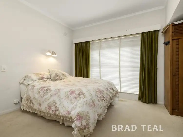 Fifth view of Homely house listing, 5 Hewitt Court, Strathmore VIC 3041