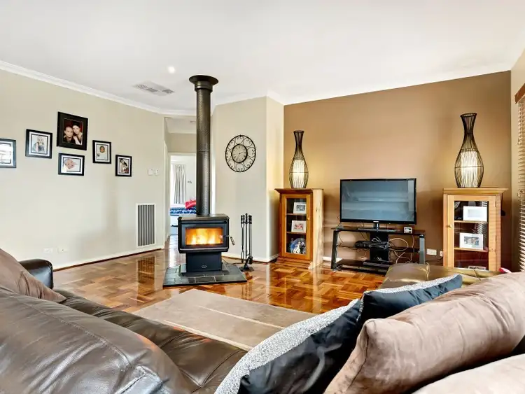 Third view of Homely house listing, 2 Parklea Court, Sunbury VIC 3429