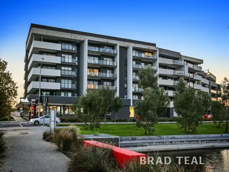 149/73 Lake Street, Caroline Springs VIC 3023
