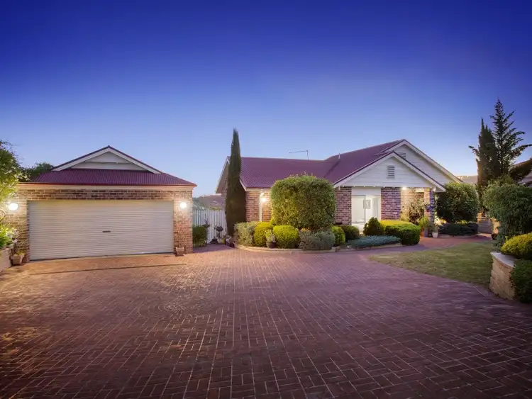 16 James Close, Sunbury VIC 3429