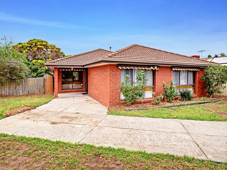8 Pageant Walk, Kings Park VIC 3021