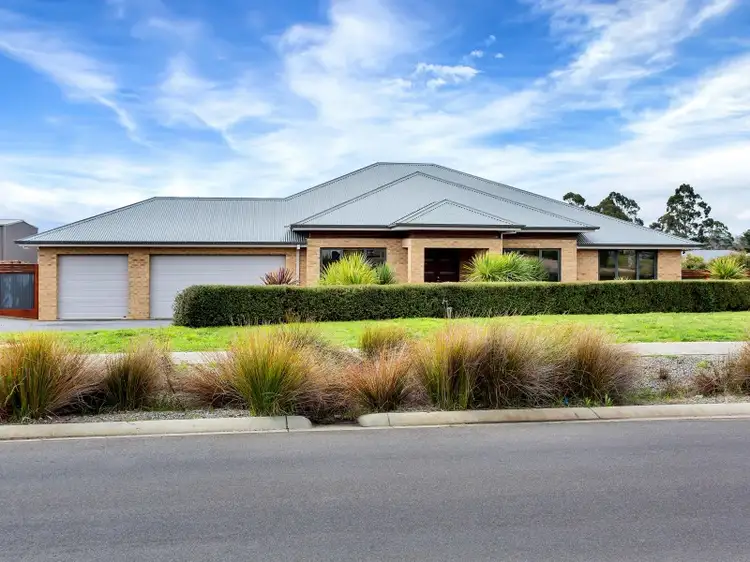 7 Charters Avenue, Gisborne VIC 3437