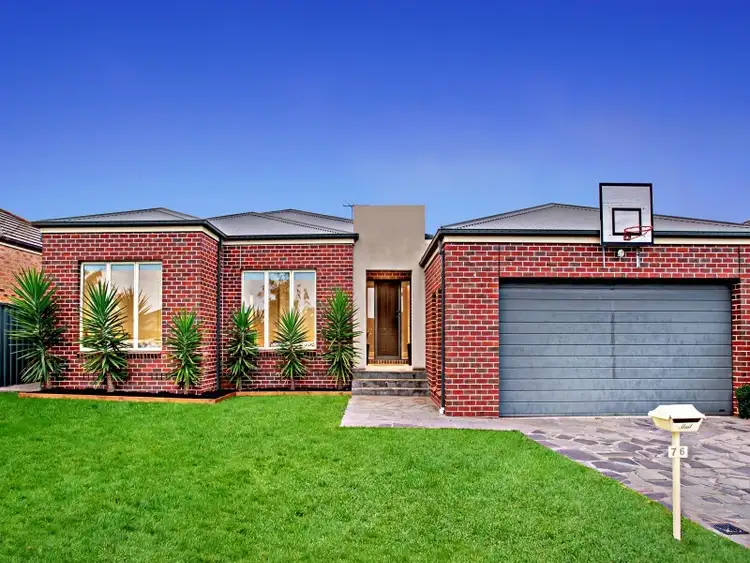 76 Jindabyne Avenue, Taylors Hill VIC 3037