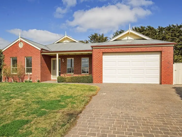 9 Francis Close, Romsey VIC 3434