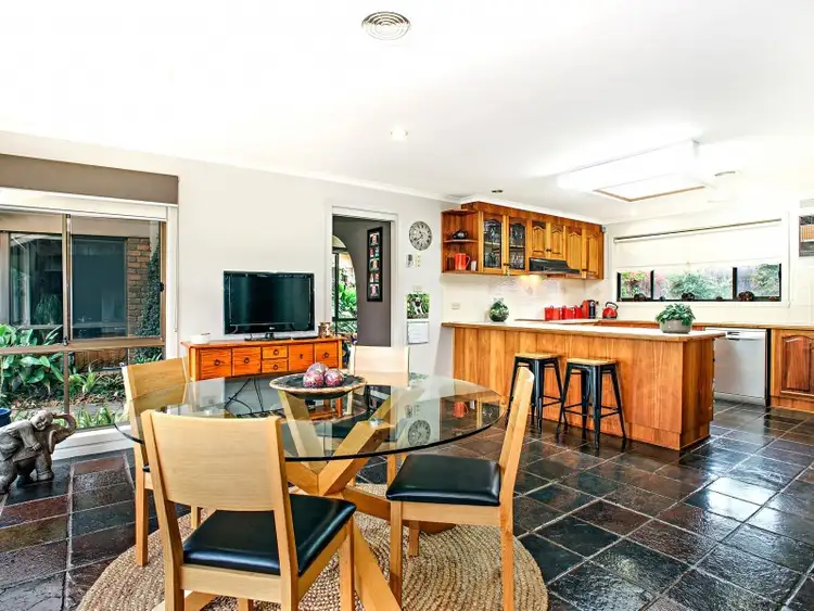Fifth view of Homely house listing, 2 Maringa Court, Keilor Downs VIC 3038
