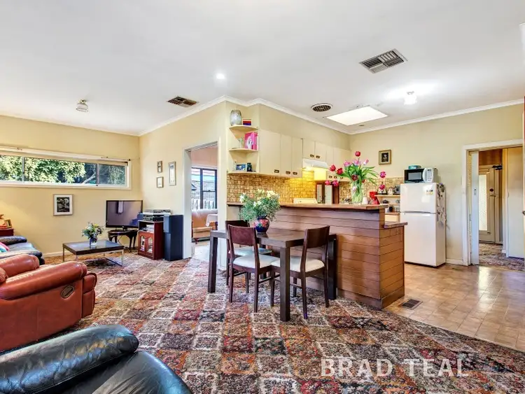 Fifth view of Homely house listing, 2 Grevillia Road, Oak Park VIC 3046