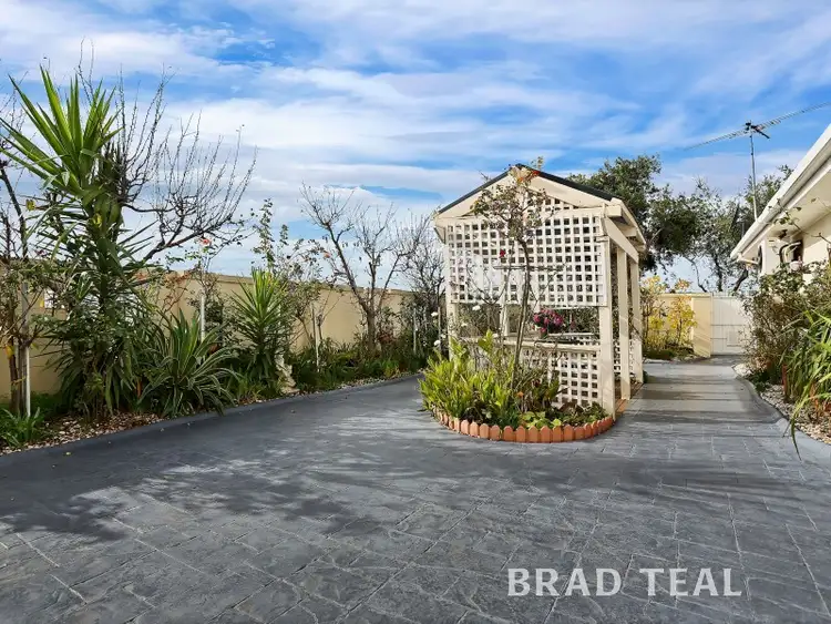 Sixth view of Homely house listing, 1/37 Thornhill Drive, Keilor Downs VIC 3038