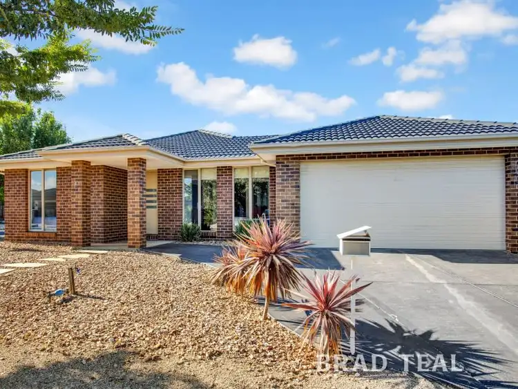 4 Cronulla Way, Taylors Hill VIC 3037
