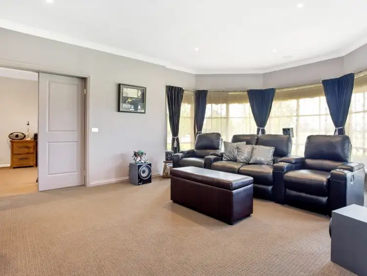 Fifth view of Homely house listing, 2 Parklea Court, Sunbury VIC 3429