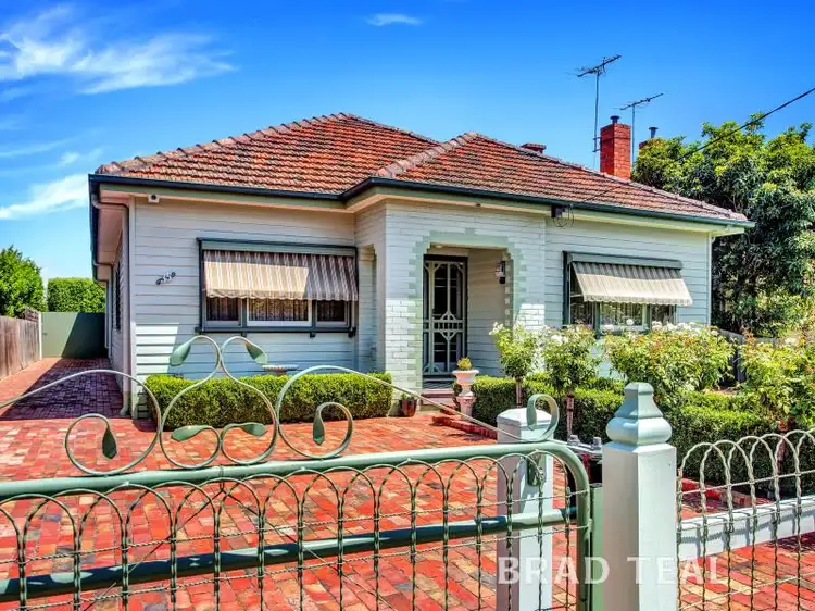 35 Balmoral Avenue, Pascoe Vale South VIC 3044