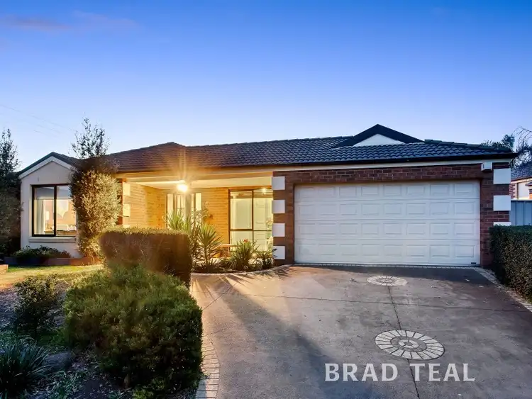 18 Alpine Gardens, Caroline Springs VIC 3023