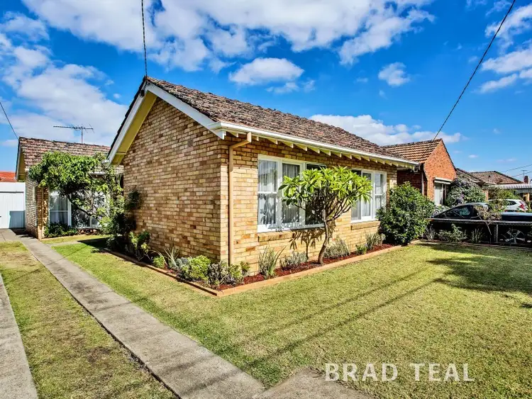 33 Ward Grove, Pascoe Vale South VIC 3044