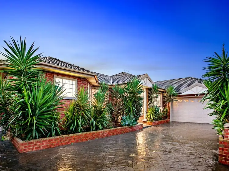 6 Faraday Court, Taylors Hill VIC 3037