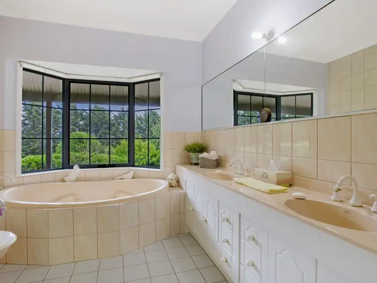 Fifth view of Homely house listing, 35 Ochiltree Court, Romsey VIC 3434