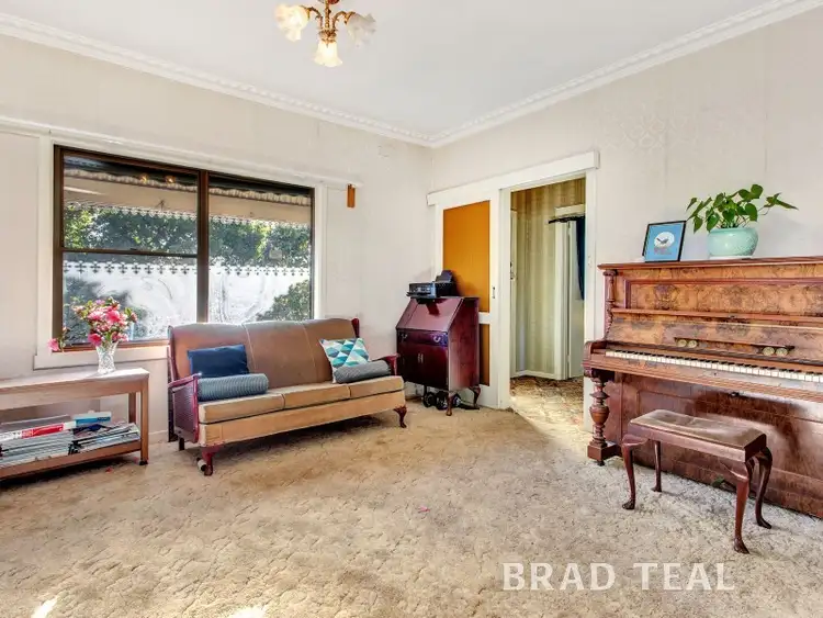 Fourth view of Homely house listing, 2 Grevillia Road, Oak Park VIC 3046