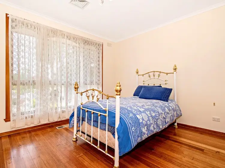 Sixth view of Homely house listing, 4 Woona Place, Keilor Downs VIC 3038