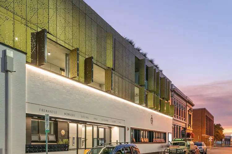 4/7 Henry  Street, Fremantle WA 6160