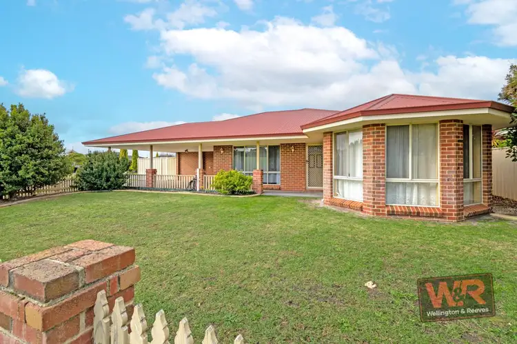 16 Lakeside Drive, Mckail WA 6330