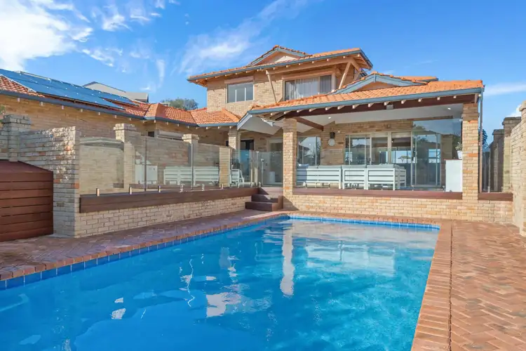 17 Helsall Court, Sorrento WA 6020