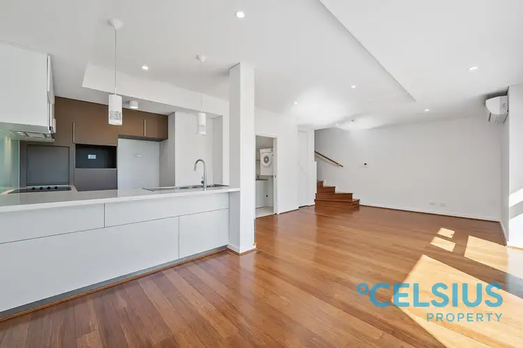 1/32 Cowle Street