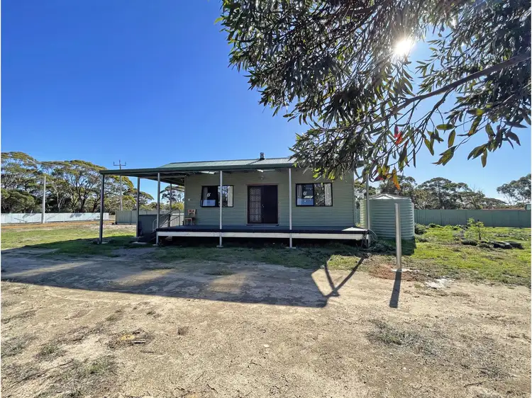 21 Dunn Street, Salmon Gums WA 6445