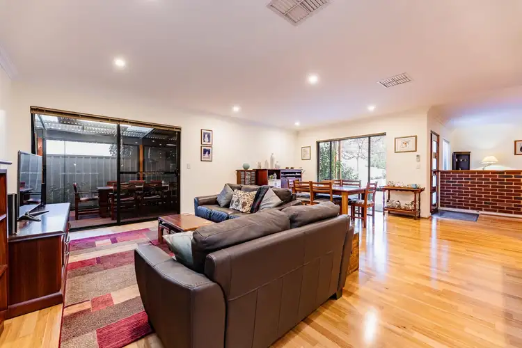 15B Coleman Crescent, Melville WA 6156