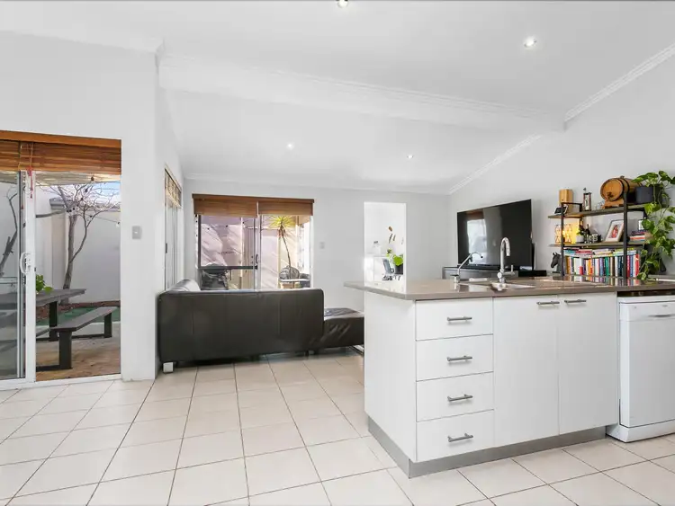 Sixth view of Homely house listing, 7 Radiance Link, Atwell WA 6164