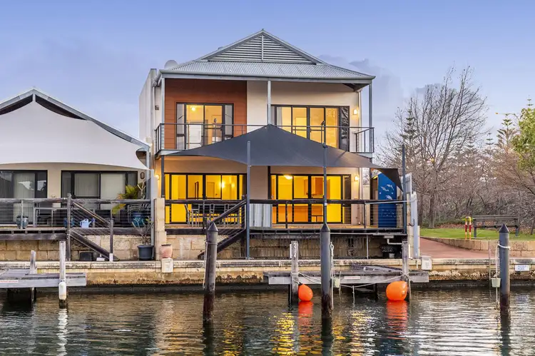 11/3 Piccolo Place, Halls Head WA 6210