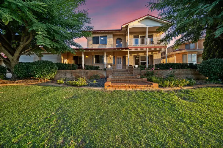 18 Sinclair Crescent, Winthrop WA 6150
