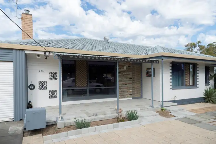 215 Hamilton Street, Queens Park WA 6107