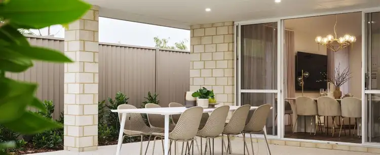 8 Dawes Way,