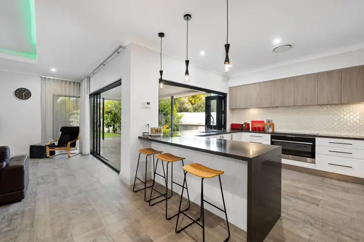 19 Rome Road, Melville WA 6156