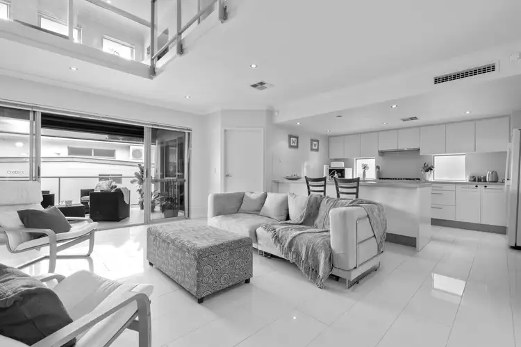 4/14 Sackville Terrace, Scarborough WA 6019