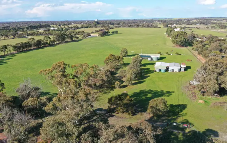 83 Cemetery  Road, Broomehill Village WA 6318