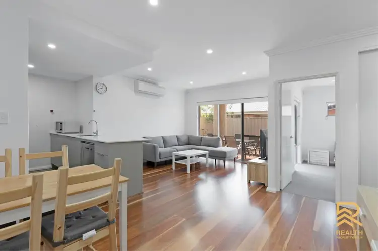 3/3 Oak Street, Cannington WA 6107