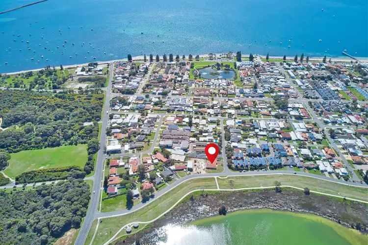 16 Lake Street, Rockingham WA 6168