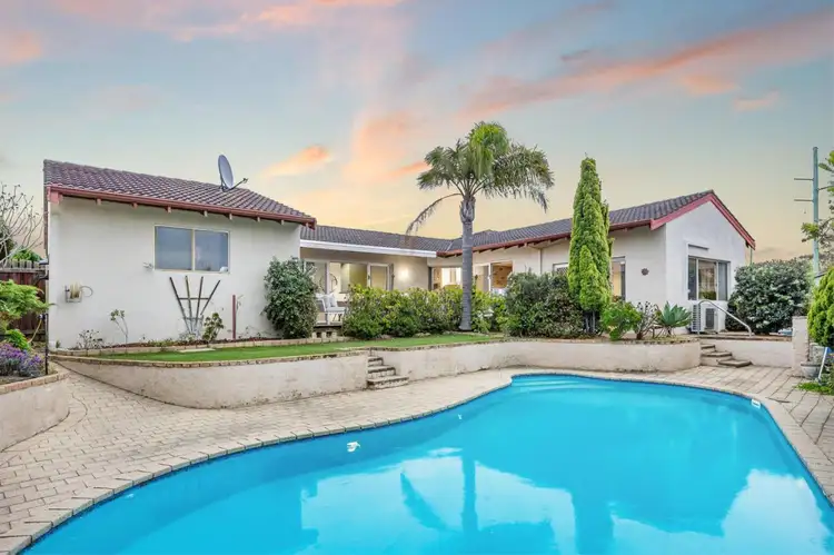 15 Chelmorton Loop, Carine WA 6020