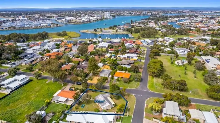 32 Peter Street, Halls Head WA 6210