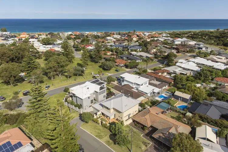 6 Sandringham Street, Trigg WA 6029