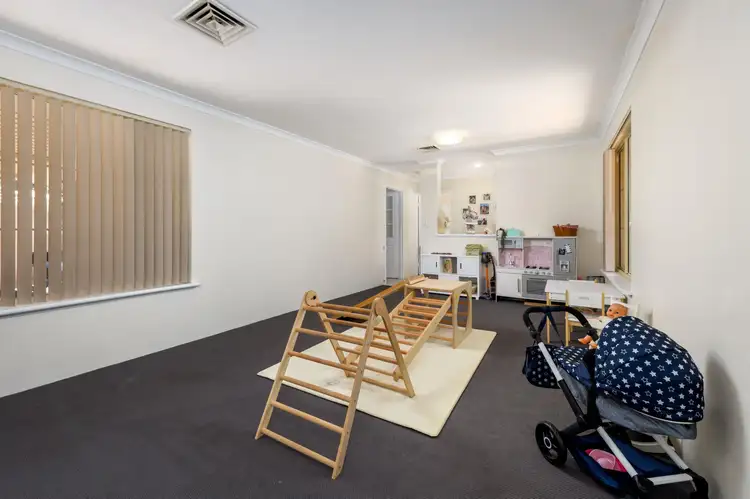 Sixth view of Homely house listing, 2/5 Ardmore Court, Meadow Springs WA 6210