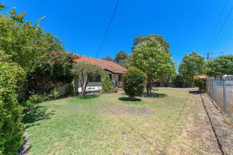 Second view of Homely house listing, 286 Hardey Road, Cloverdale WA 6105