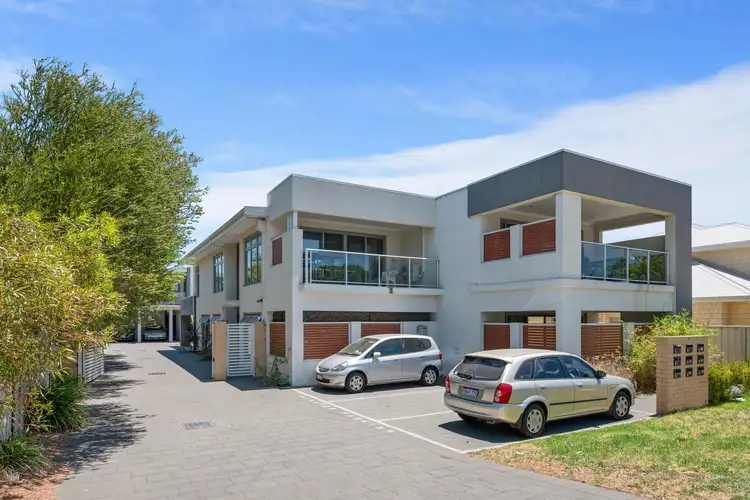 2/10 Pearl Road, Cloverdale WA 6105