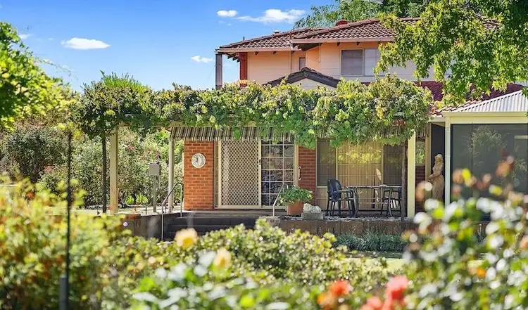 233 Foxton Drive, Oakford WA 6121