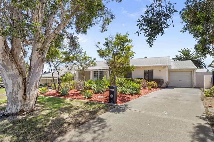 6 Acacia Way