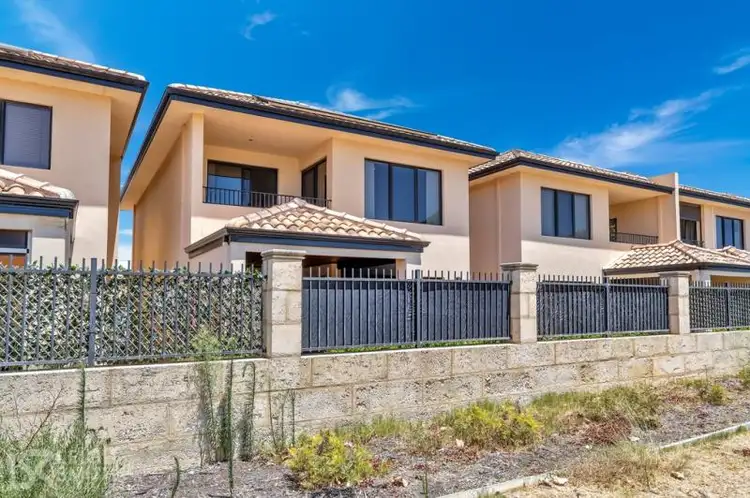 2/21 Pebble Beach Boulevard, Meadow Springs WA 6210