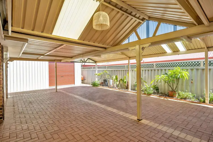 12 Colchester Ave, Orelia WA 6167