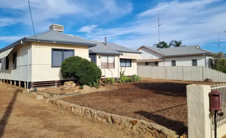 10 Mocardy Street, Wongan Hills WA 6603