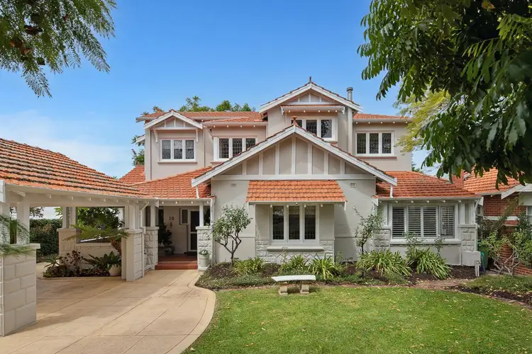 10 Thomas Street
