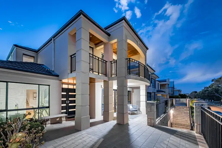 32 Moonflight Crescent, Iluka WA 6028