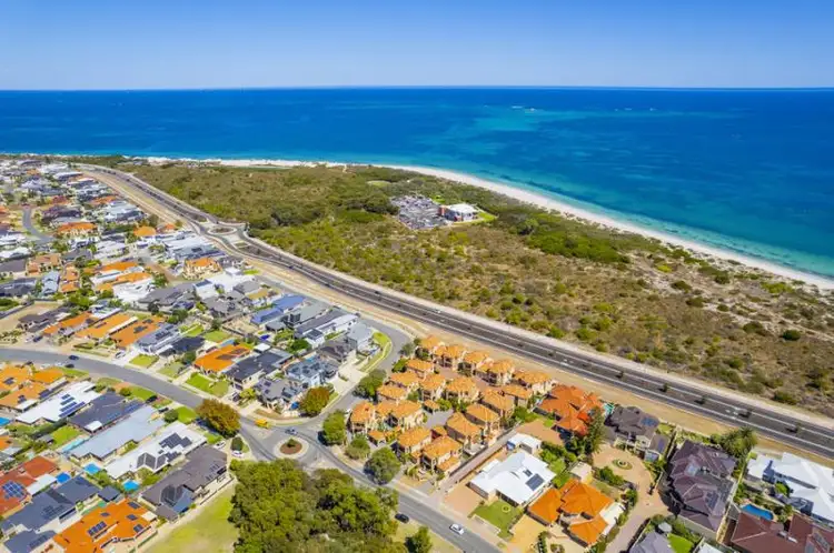 2/62 Broadbeach Boulevard, Hillarys WA 6025